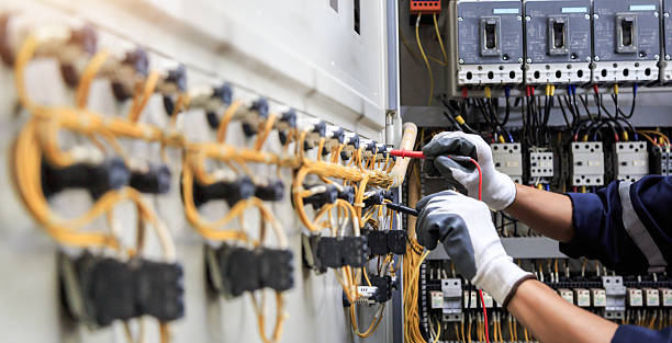 Professional Electrician technician working in Orlando, FL